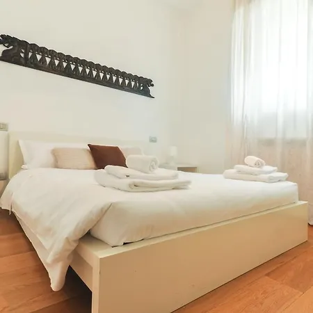 Termopili Halldis Apartment Mediolan