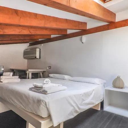 Termopili Halldis Apartment